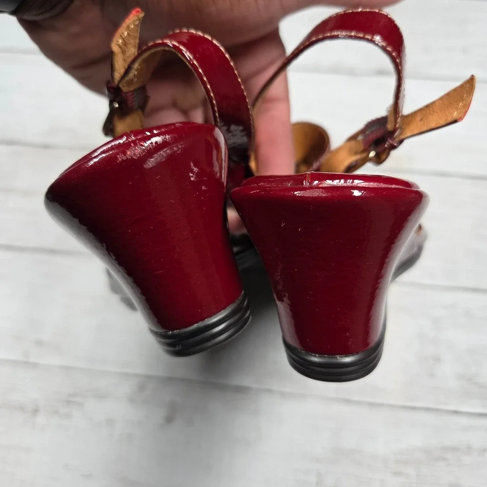 Sofft 1236819 Patent Leather Wedge Sandals Women 8M Burgundy Studded Slingback